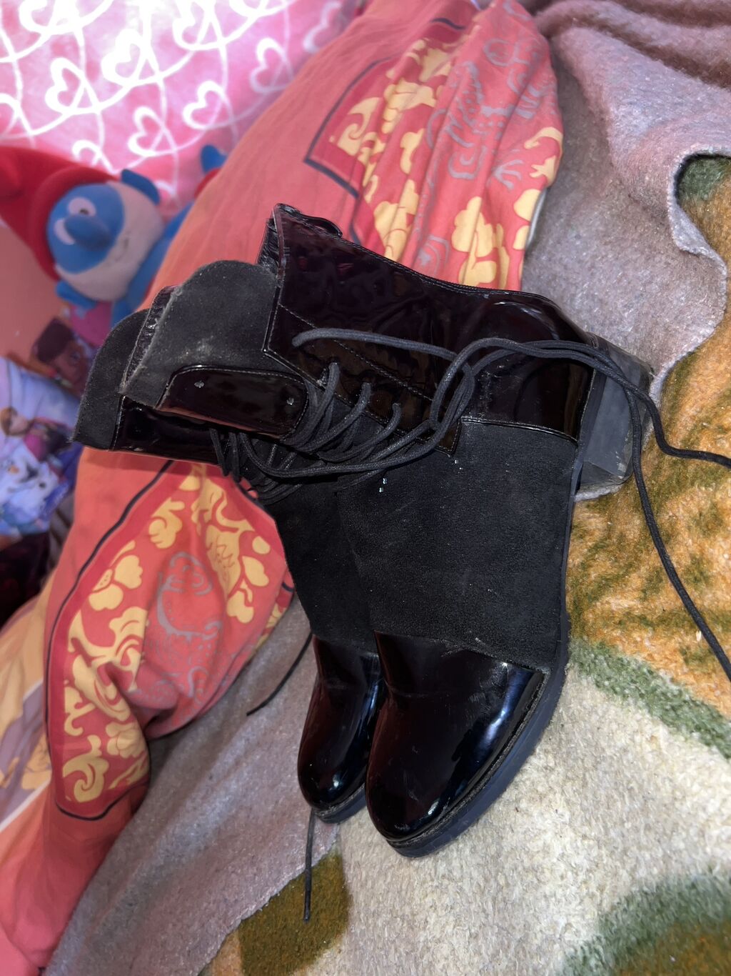 Sandale i japanke: Polukožne, poluplišane čizme Polukožne poluplišane čizme. Nošene — 1