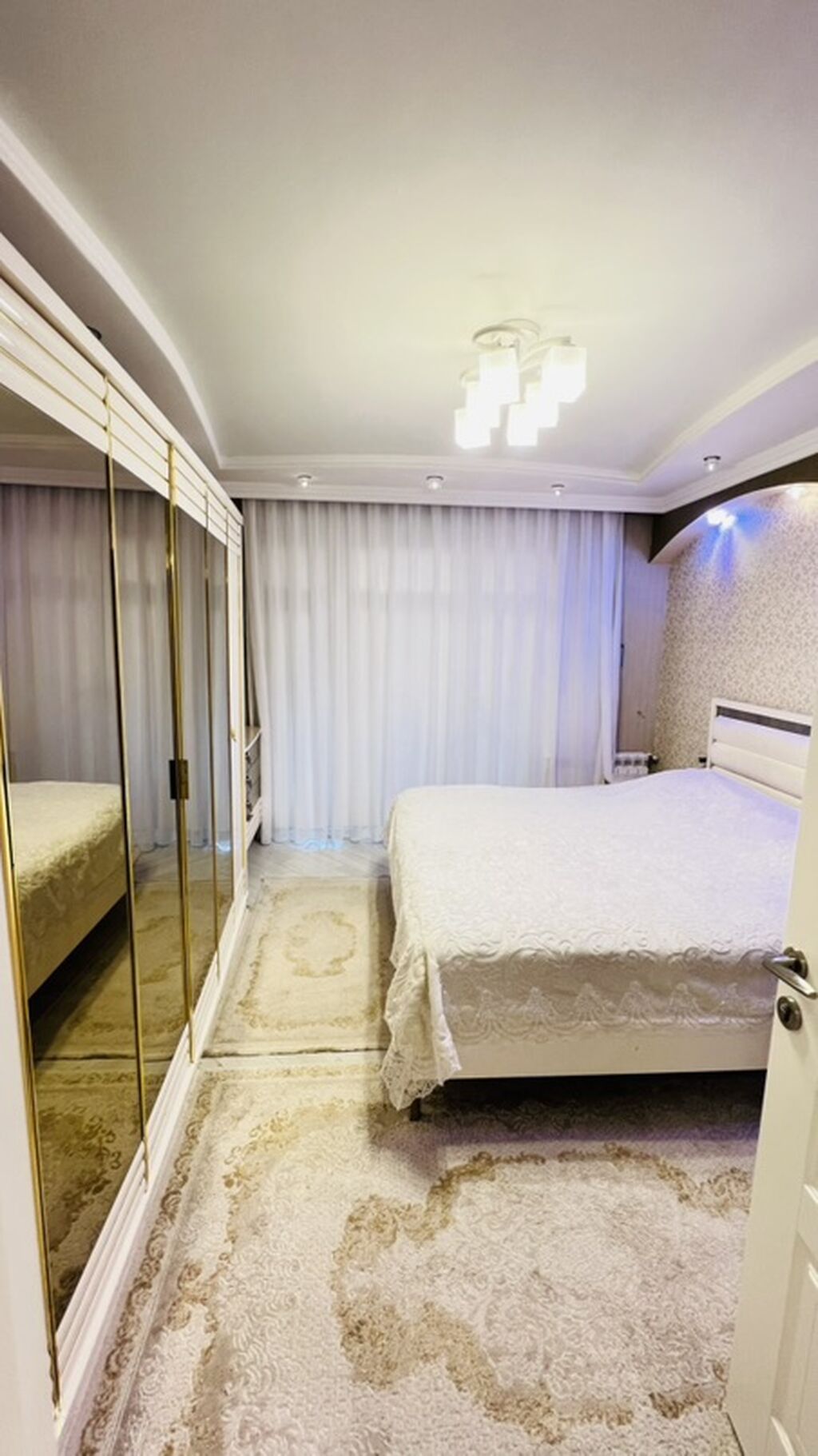 Bakı, Bakıxanov qəs., 3 otaqlı, Köhnə tikili, m. Neftçilər, 97 kv. m