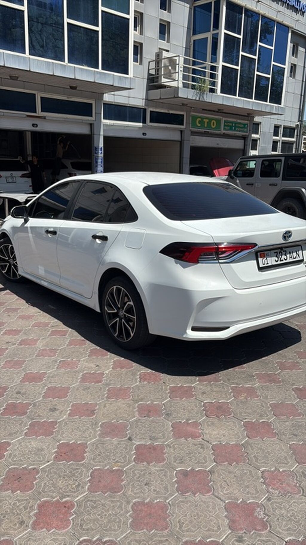 Toyota Corolla: 2019 г., 1.8 л, Автомат, Бензин, Седан: фото 2