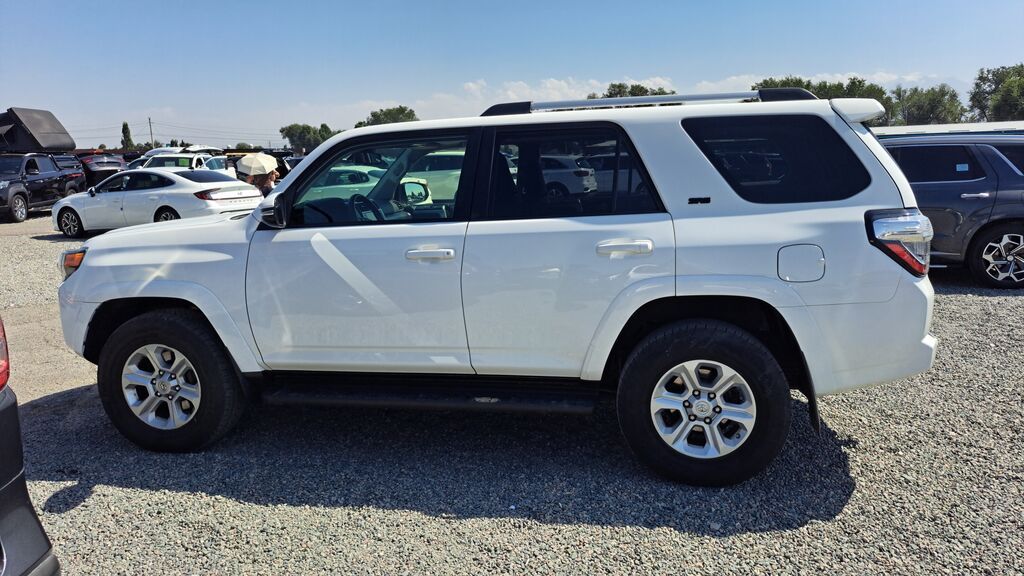 Toyota 4Runner: 2020 г., 4 л, Автомат, Бензин, Внедорожник: фото 3