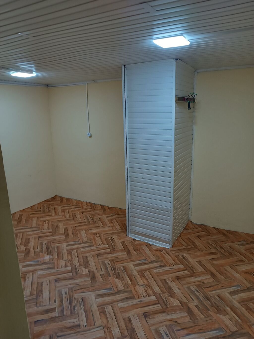 Obyekt/Ofis sahəsi – 1 otaqlı, vitrin pəncərəli - Təyinat: kiçik