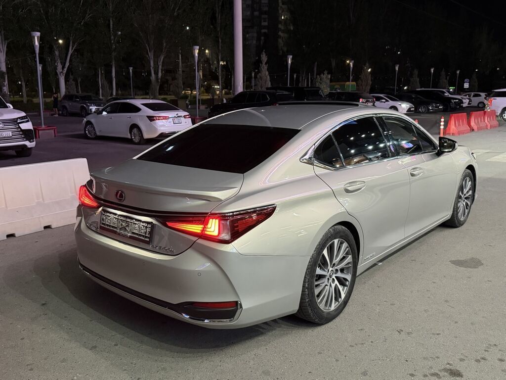 Lexus ES: 2019 г., 2.5 л, Автомат, Гибрид, Седан: фото 4