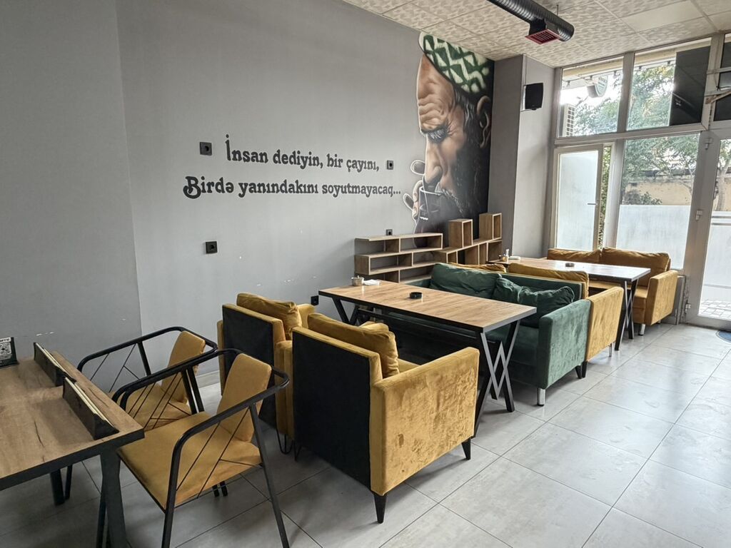 Müasir üslubda hazırlanmış kafe/lounge məkanı üçün tam avadanlıqlı