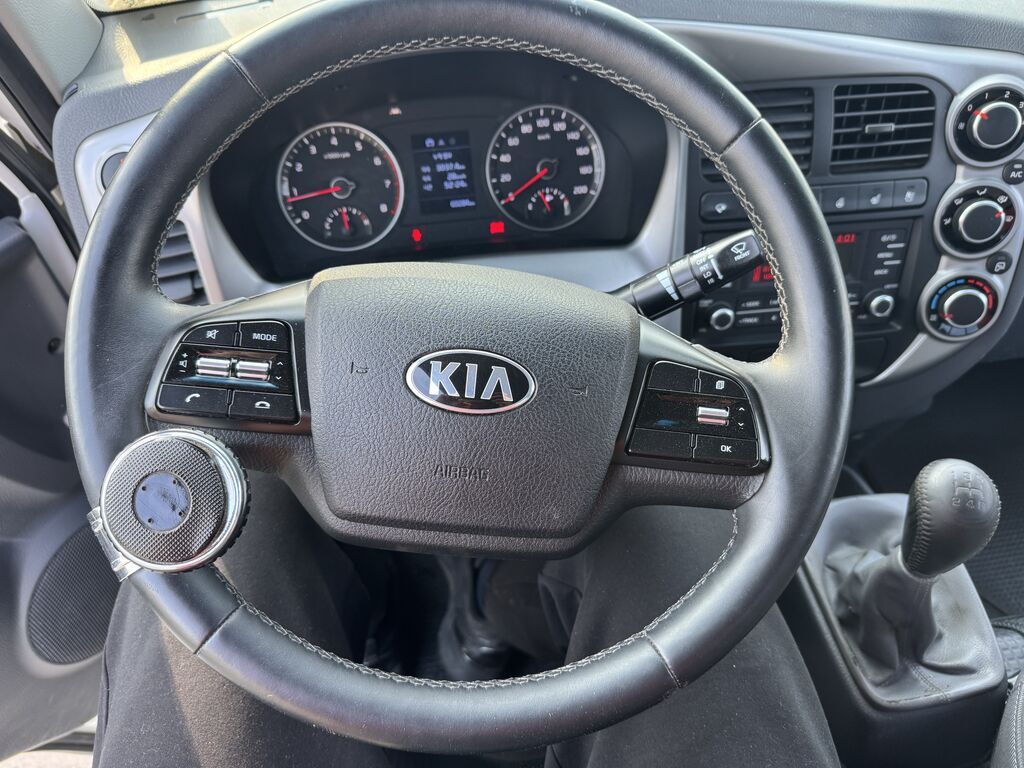 Kia BONGO: 2021 г., 2.4 л, Механика, Газ: фото 8
