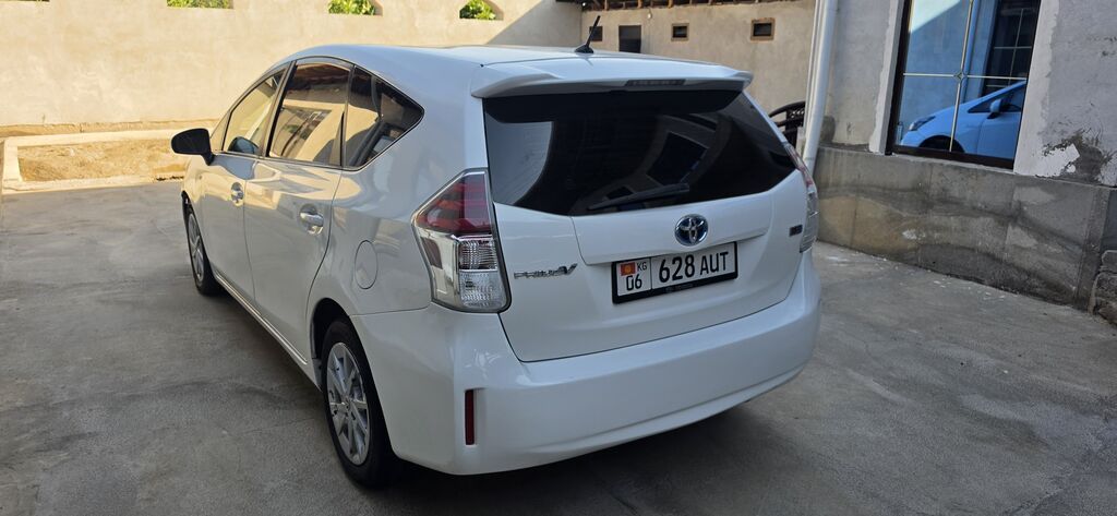 Toyota Prius V: 2016 г., 1.8 л, Автомат, Гибрид, Универсал: фото 4