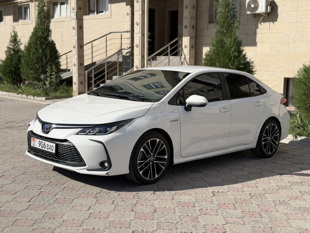 Toyota Corolla: 2023 г., 1.8 л, Автомат, Гибрид, Седан: фото 2
