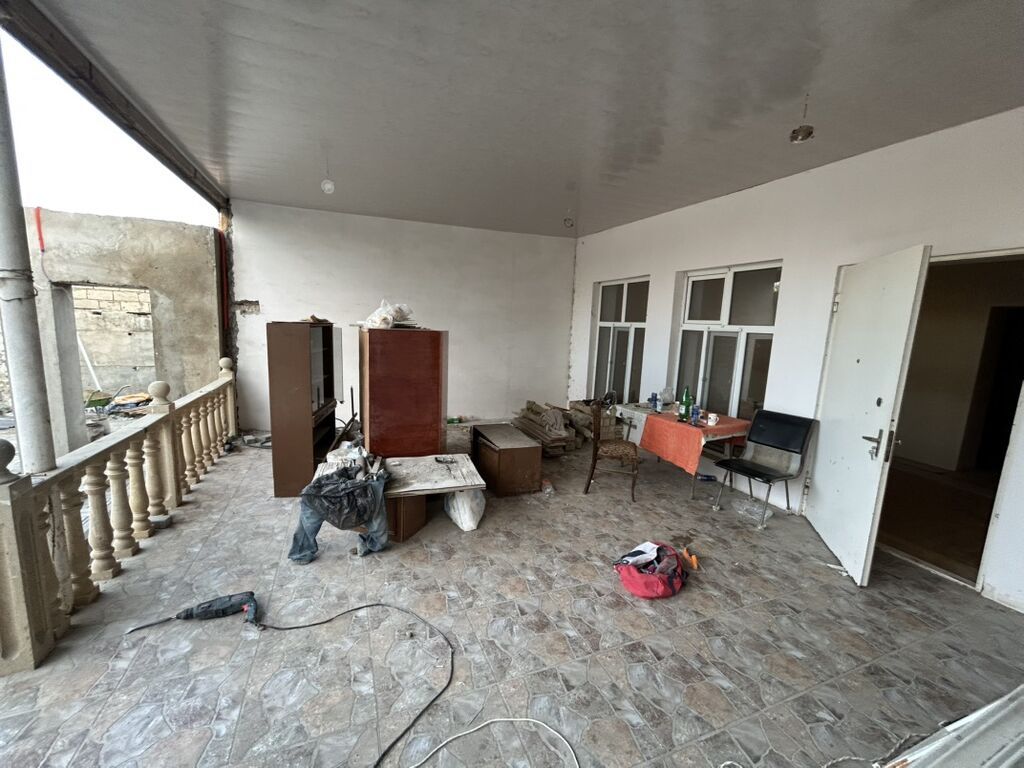 4 otaqlı, 110 kv. m, Təmirsiz