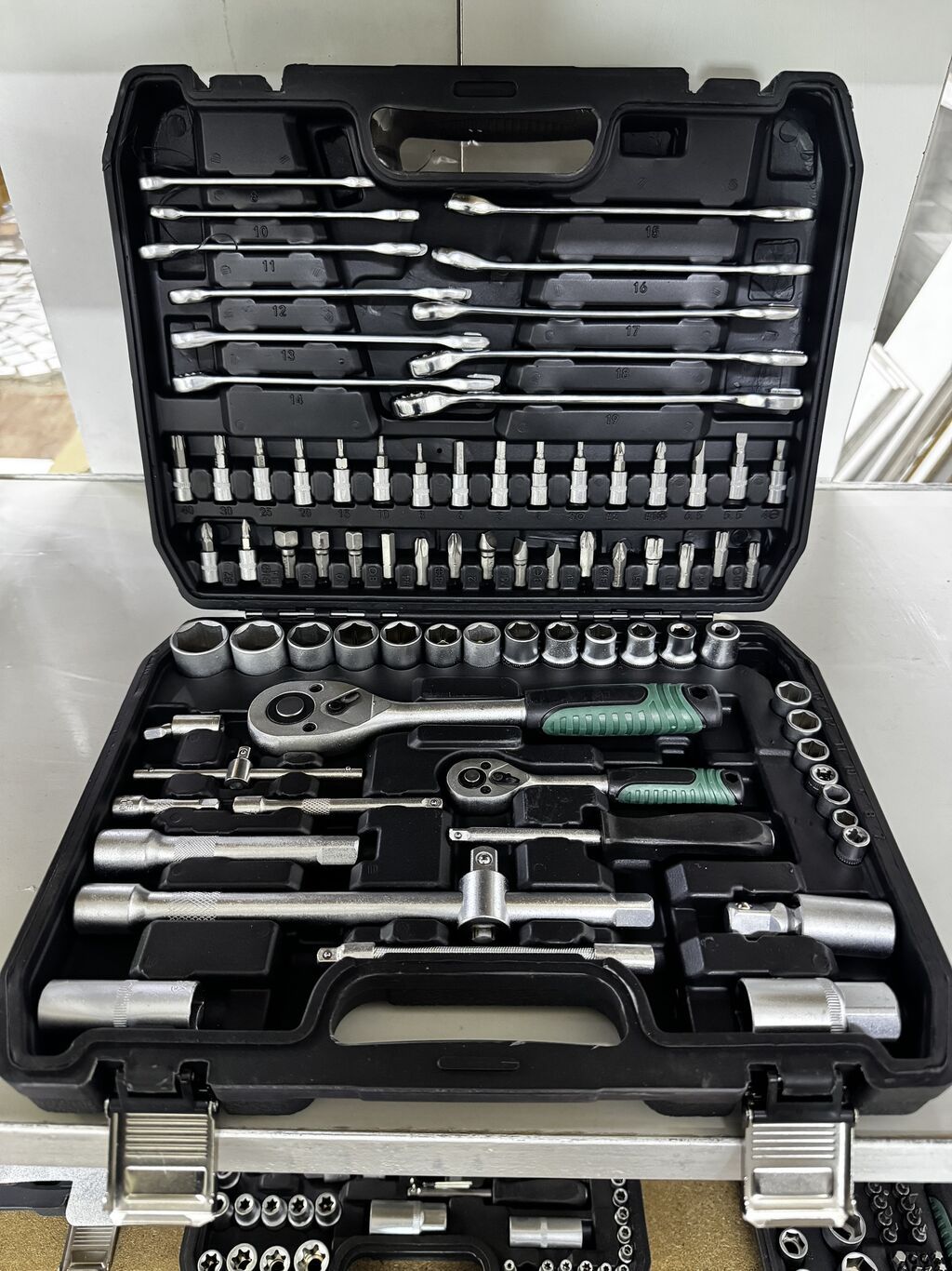 Автоаксессуары оптом и в розницу Наборы ключи 61pcs 2300 78pcs 2300: фото 1