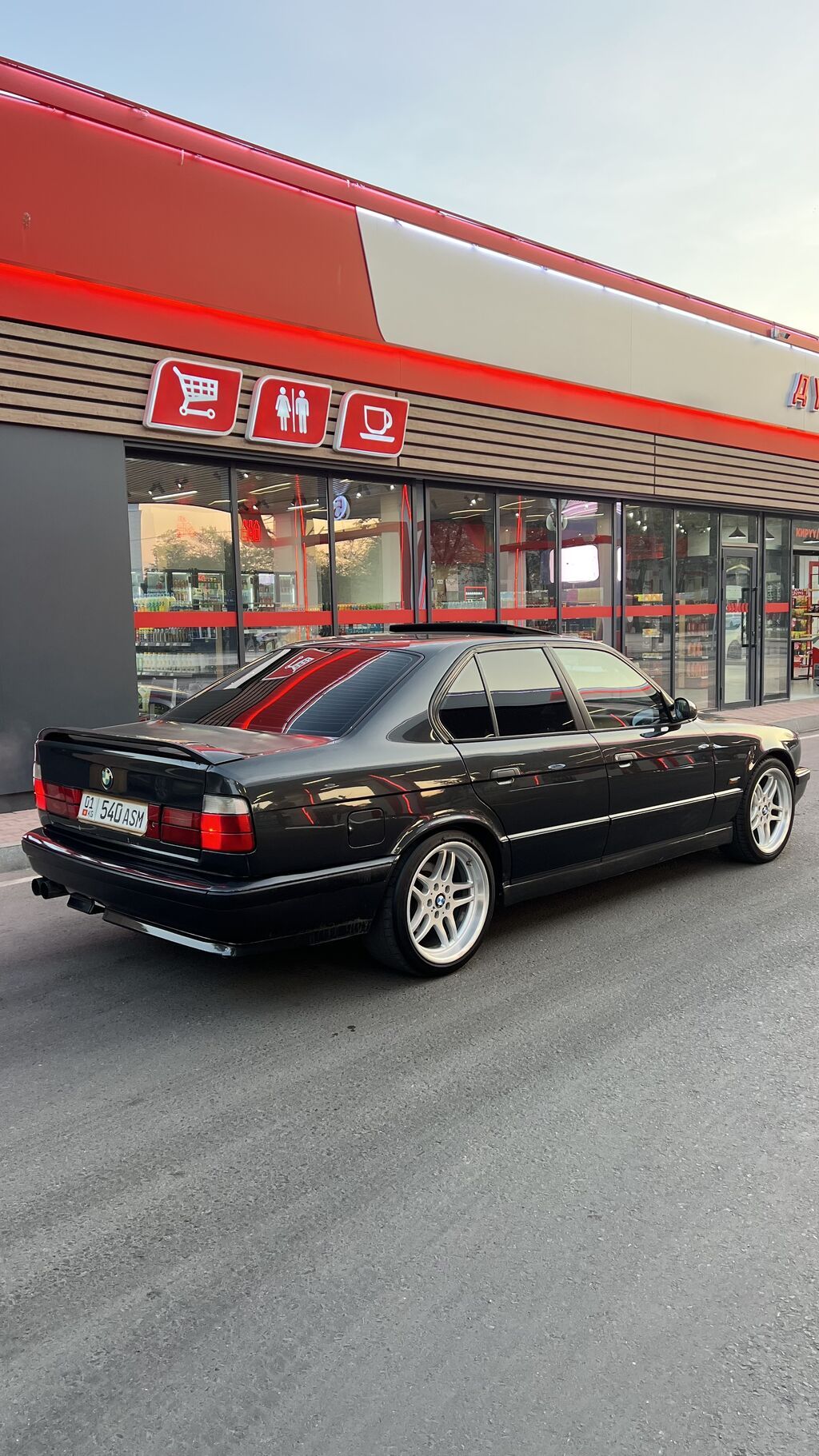 BMW 5 series: 1993 г., 4 л, Механика, Бензин, Седан: фото 3