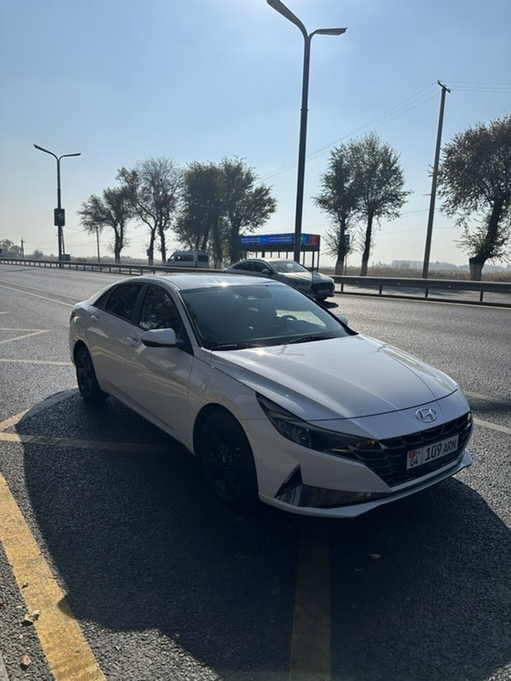 Hyundai Elantra: 2021 г., 1.6 л, Автомат, Гибрид, Седан: фото 2