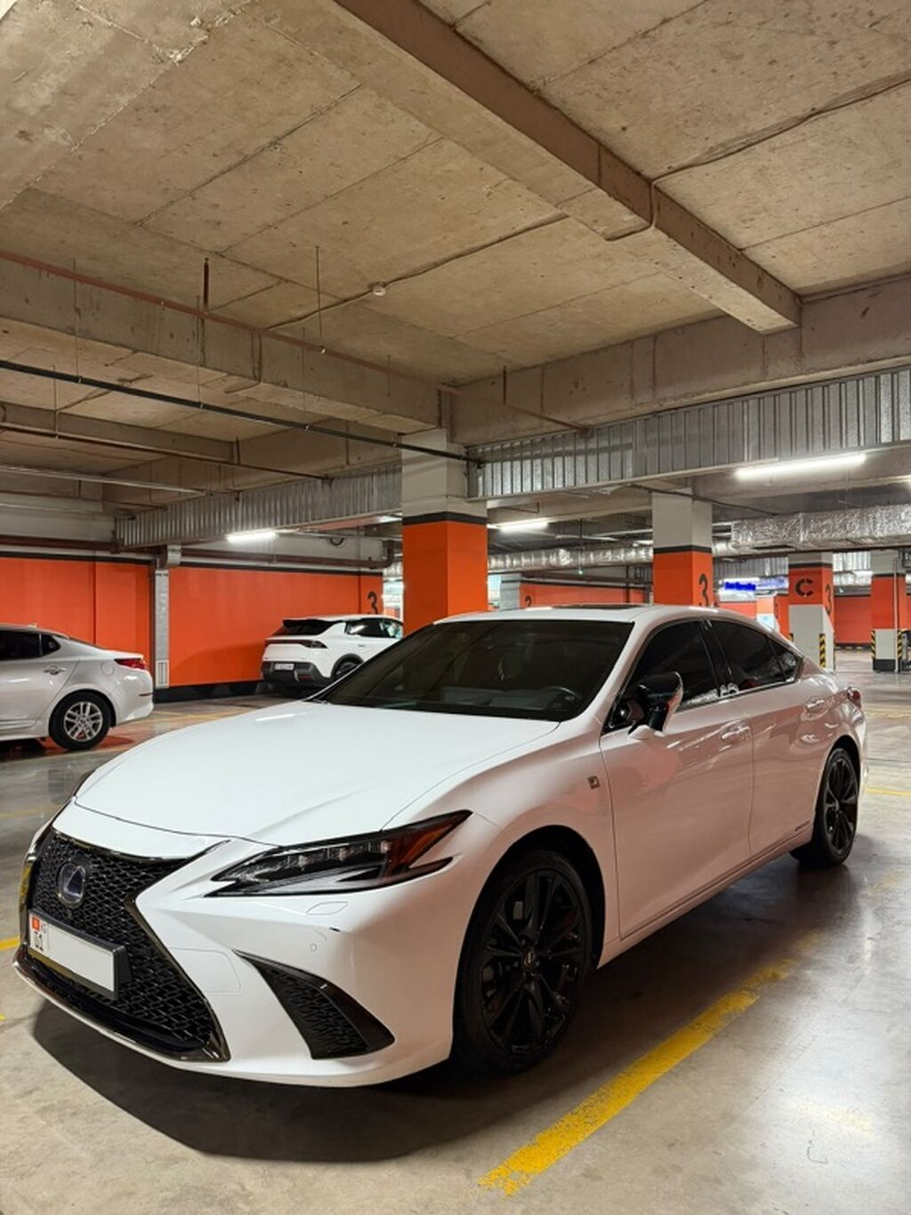 Lexus ES: 2022 г., 2.5 л, Автомат, Гибрид, Седан: фото 3