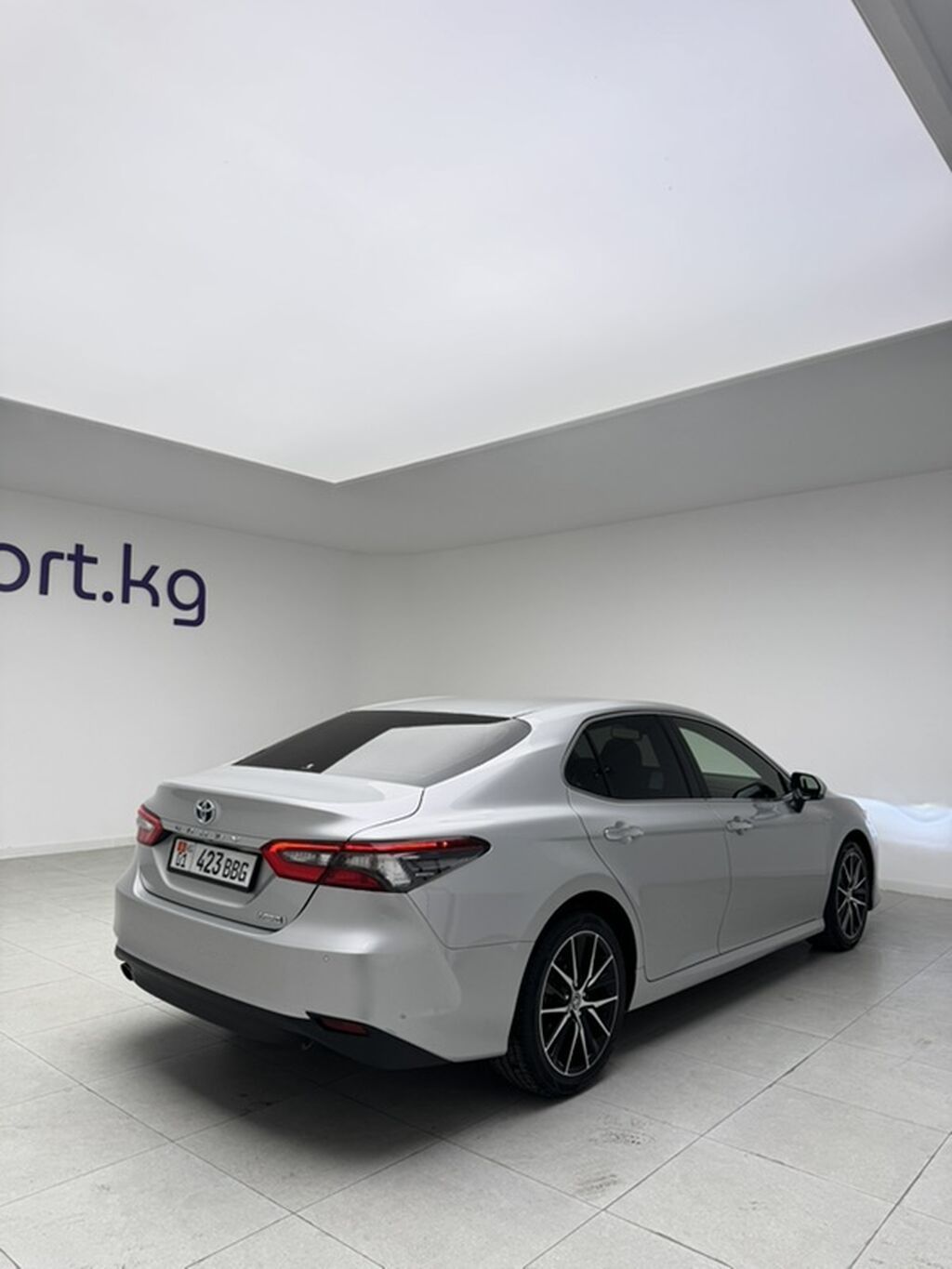 Toyota Camry: 2022 г., 2.5 л, Автомат, Гибрид, Седан: фото 2