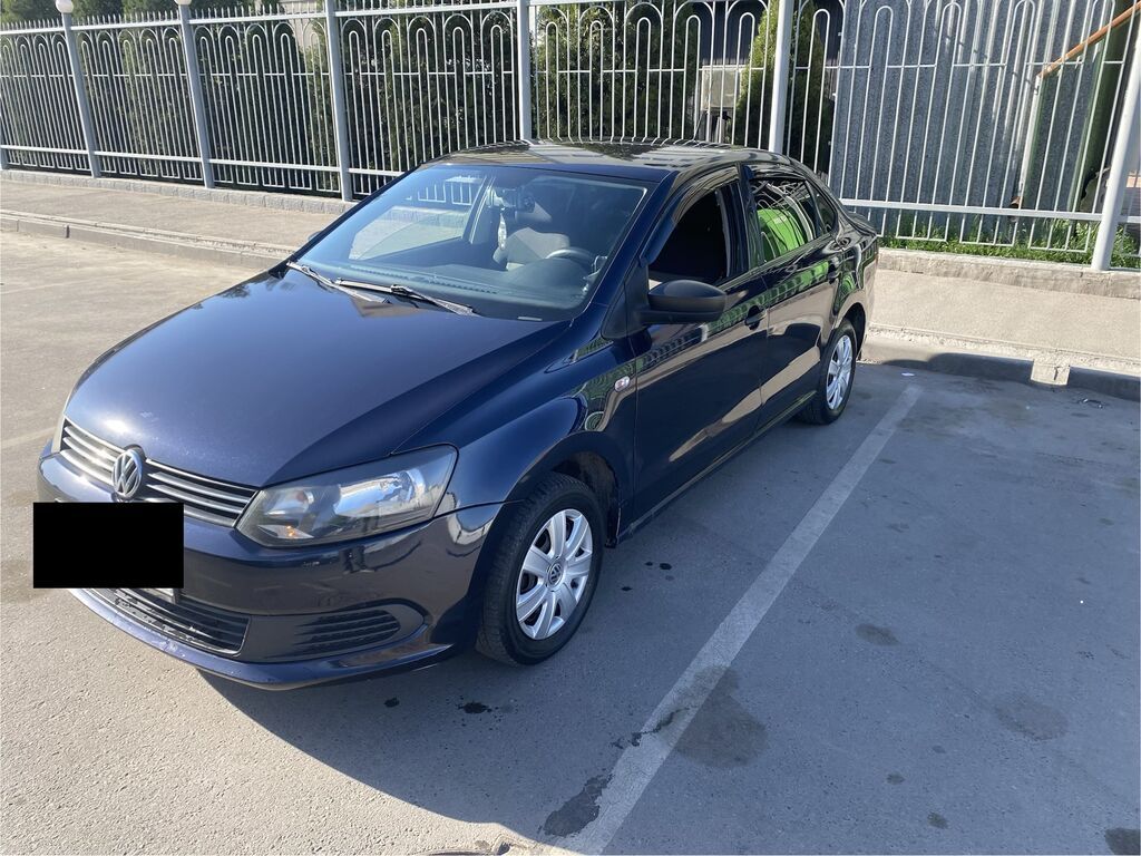 Volkswagen Polo: 2010 г., 1.6 л, Механика, Бензин, Седан: фото 2