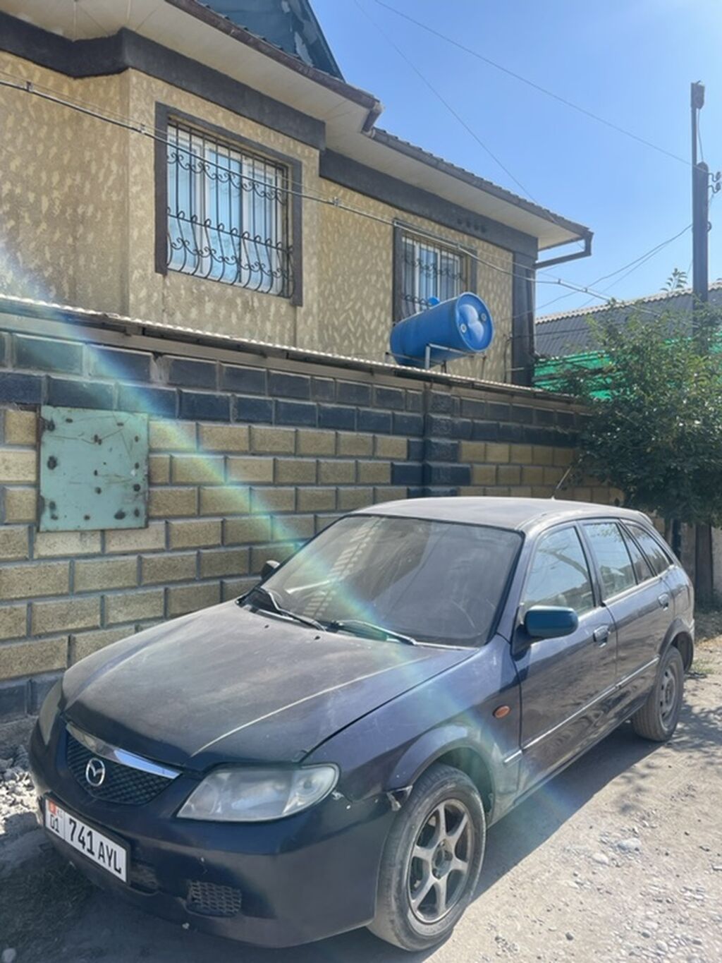Mazda 323: 2001 г., 1.6 л, Механика, Бензин, Хэтчбэк: фото 1