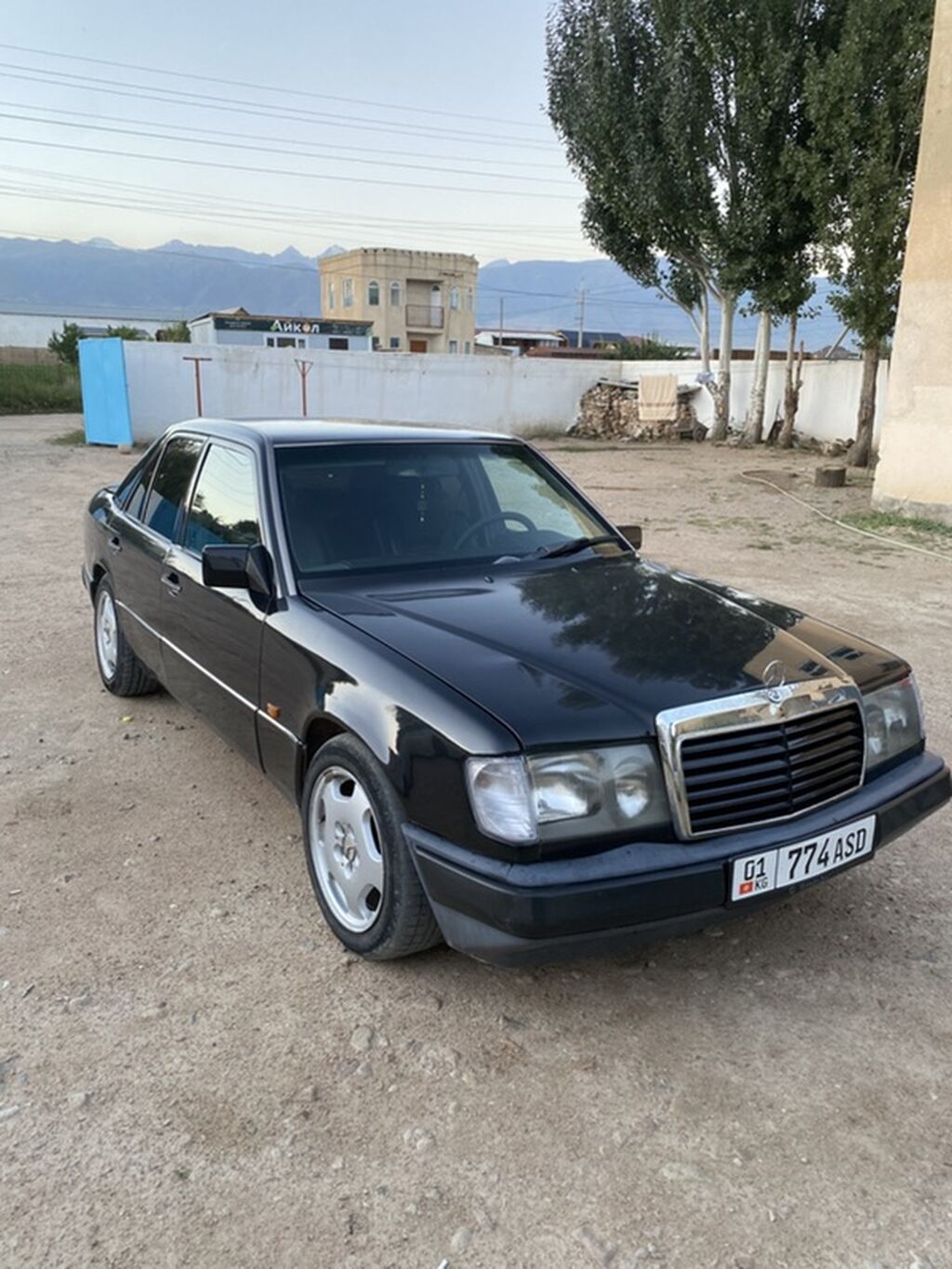 Mercedes-Benz W124: 1990 г., 2.3 л, Механика, Бензин, Седан: фото 2