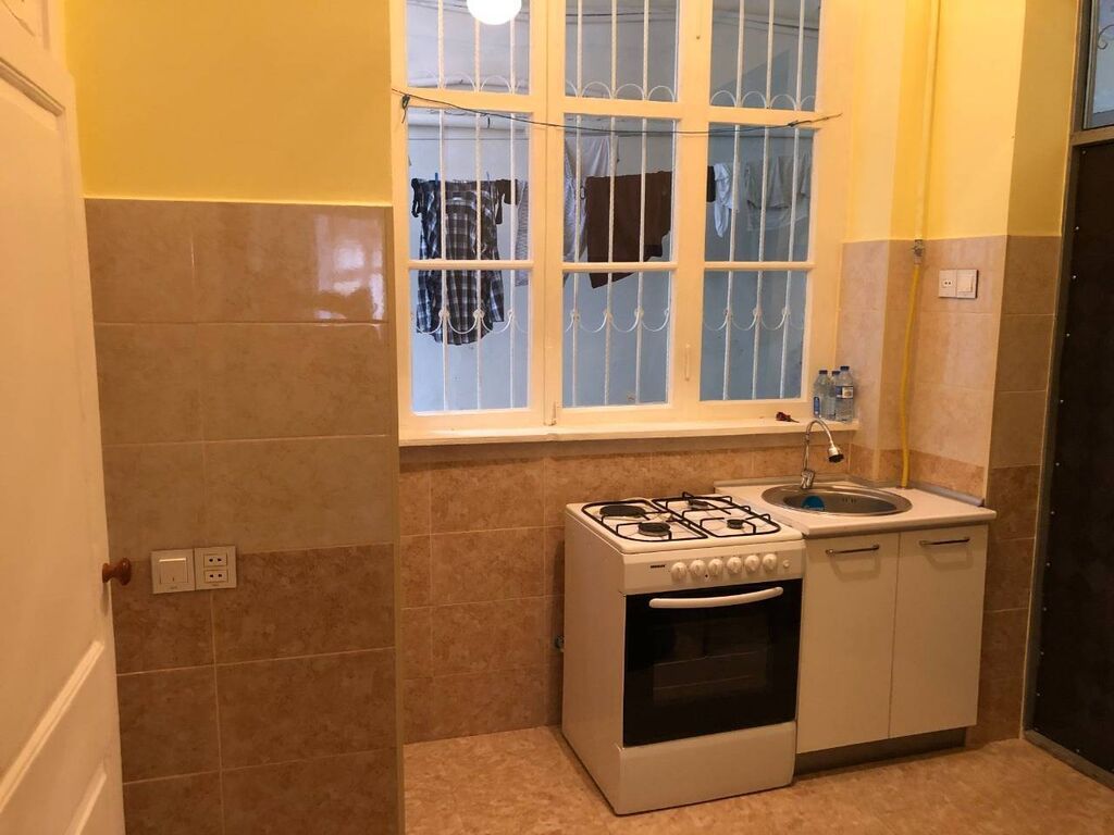 Bakı, 3 otaqlı, Köhnə tikili, m. Nizami, 51 kv. m