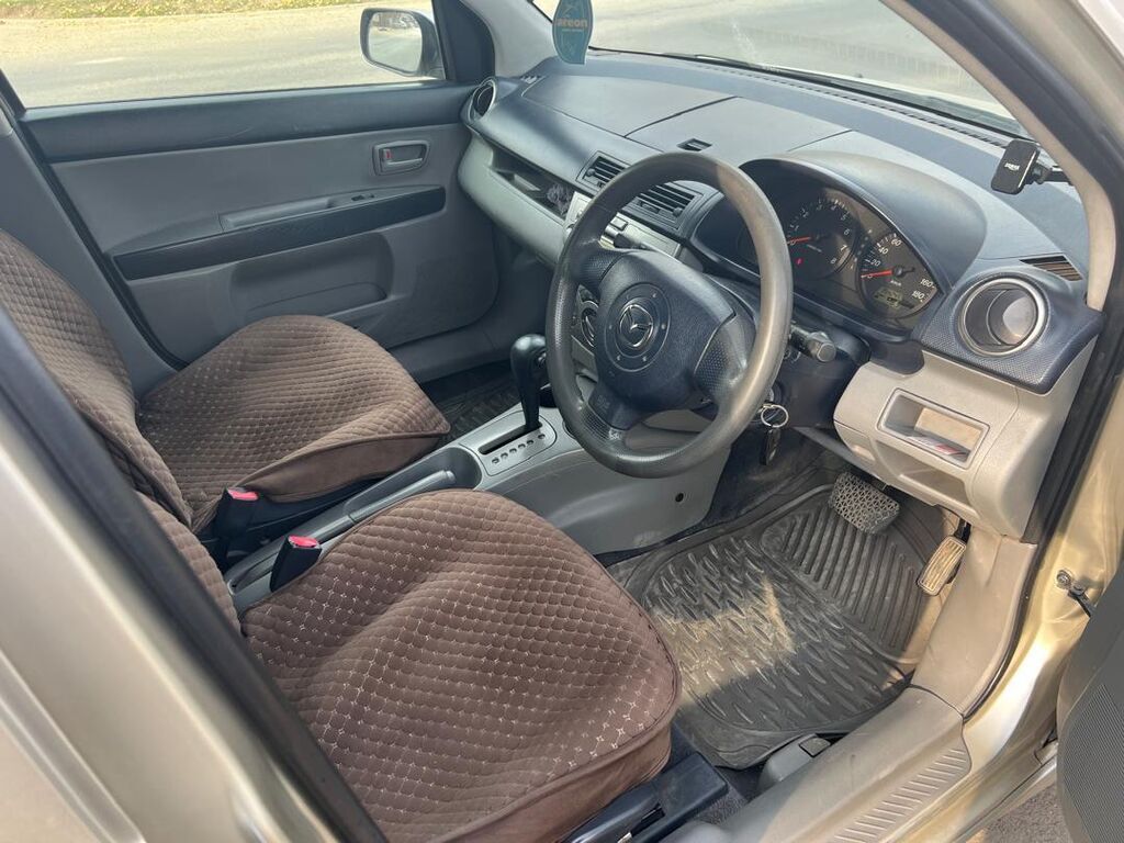Mazda Demio: 2003 г., 1.3 л, Автомат, Бензин, Хэтчбэк: фото 5