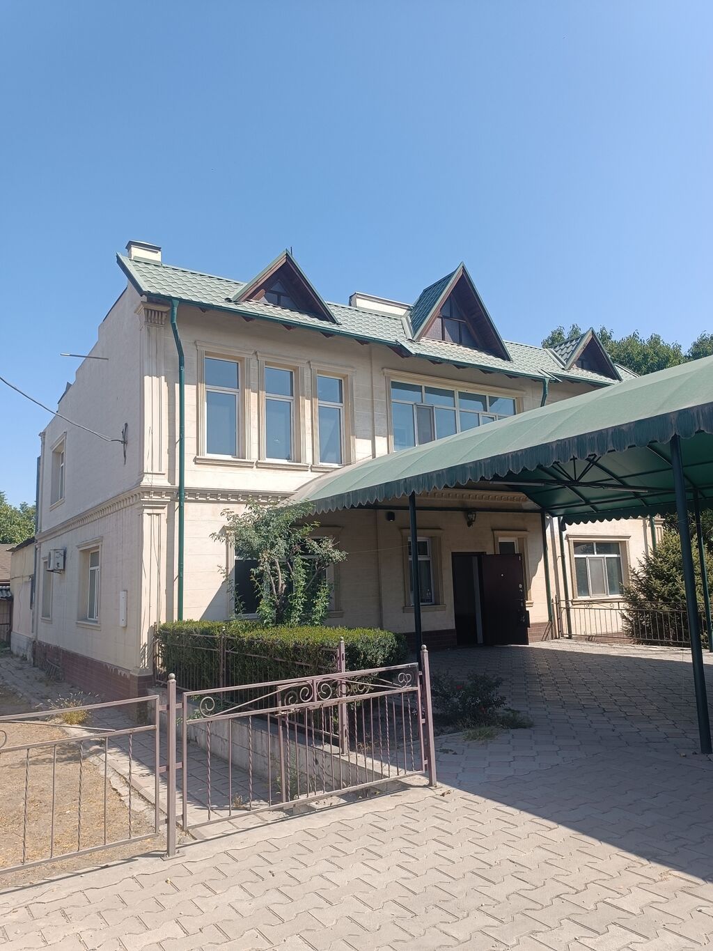 Сдам 2-этажный дом в районе Церкви, ул. Тоголок Молдо: фото 2