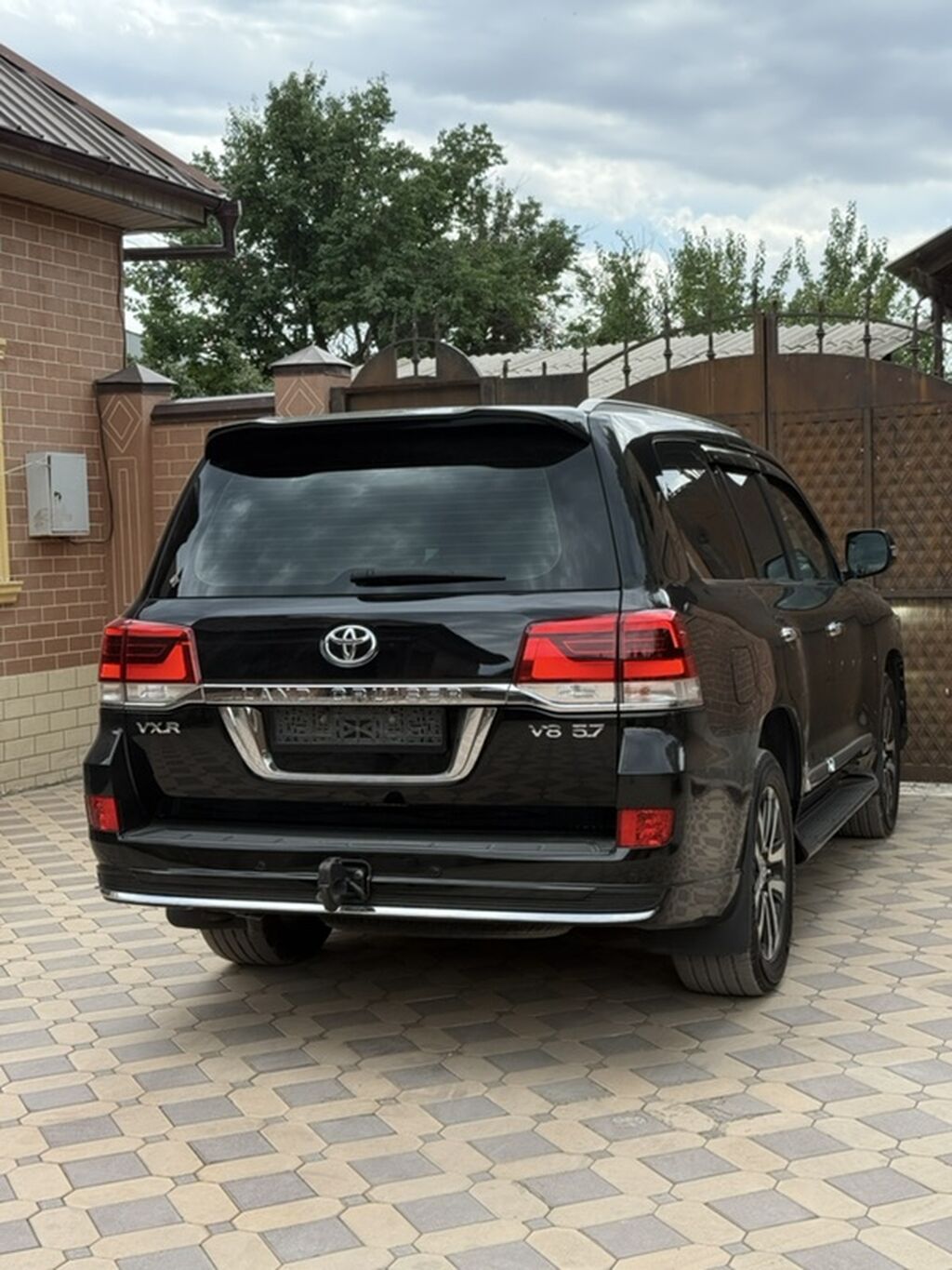 Toyota Land Cruiser: 2017 г., 5.7 л, Автомат, Бензин, Внедорожник: фото 6