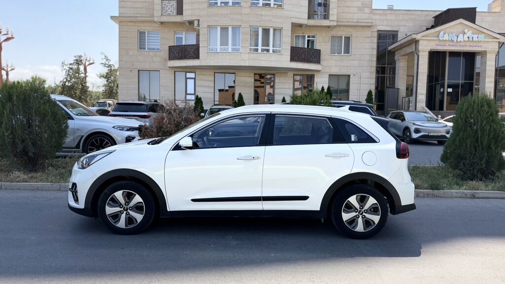 Kia Niro: 2021 г., 1.6 л, Автомат, Гибрид, Кроссовер: фото 5