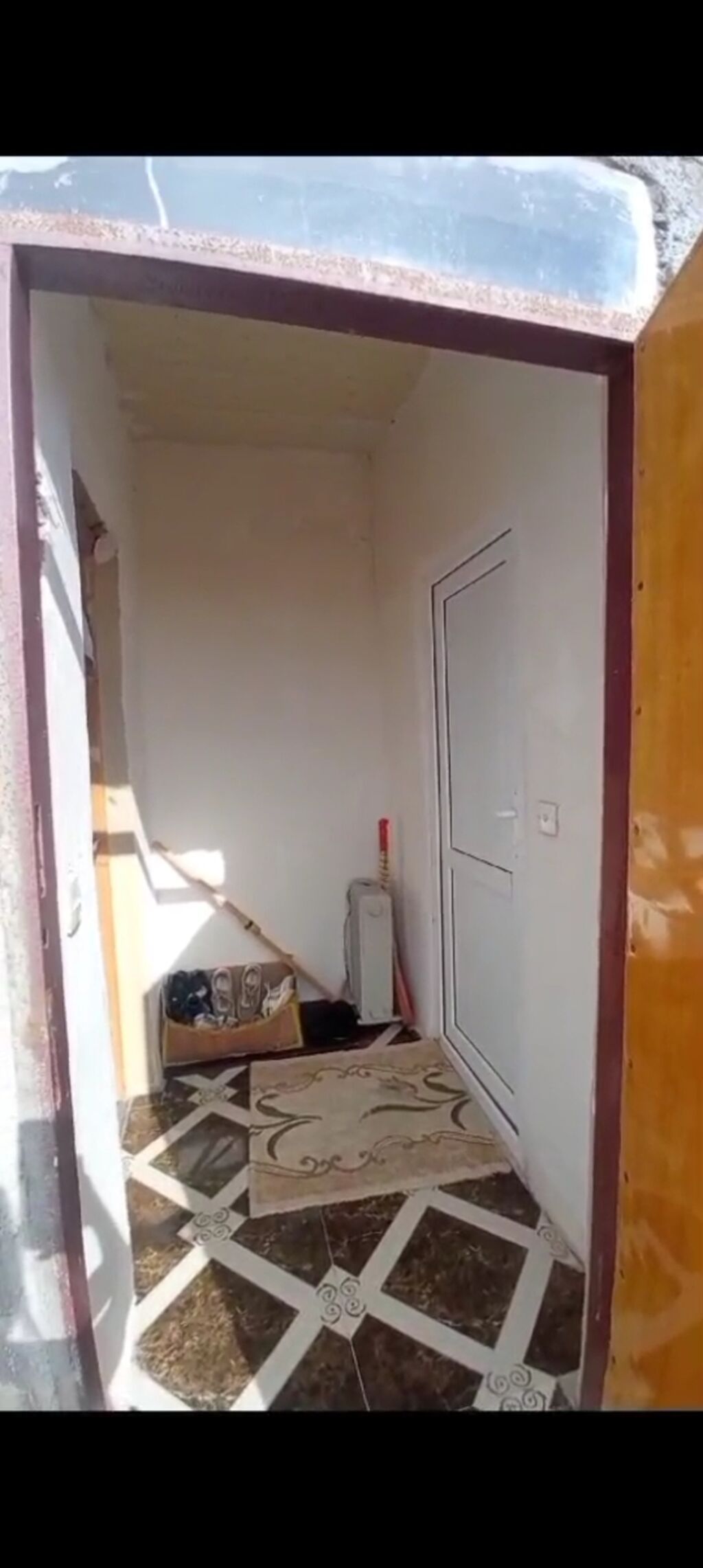 Unvan lokbatan qesebesi, 233 nomreli mektebe 5 deq. 3 otaqlı həyət evi