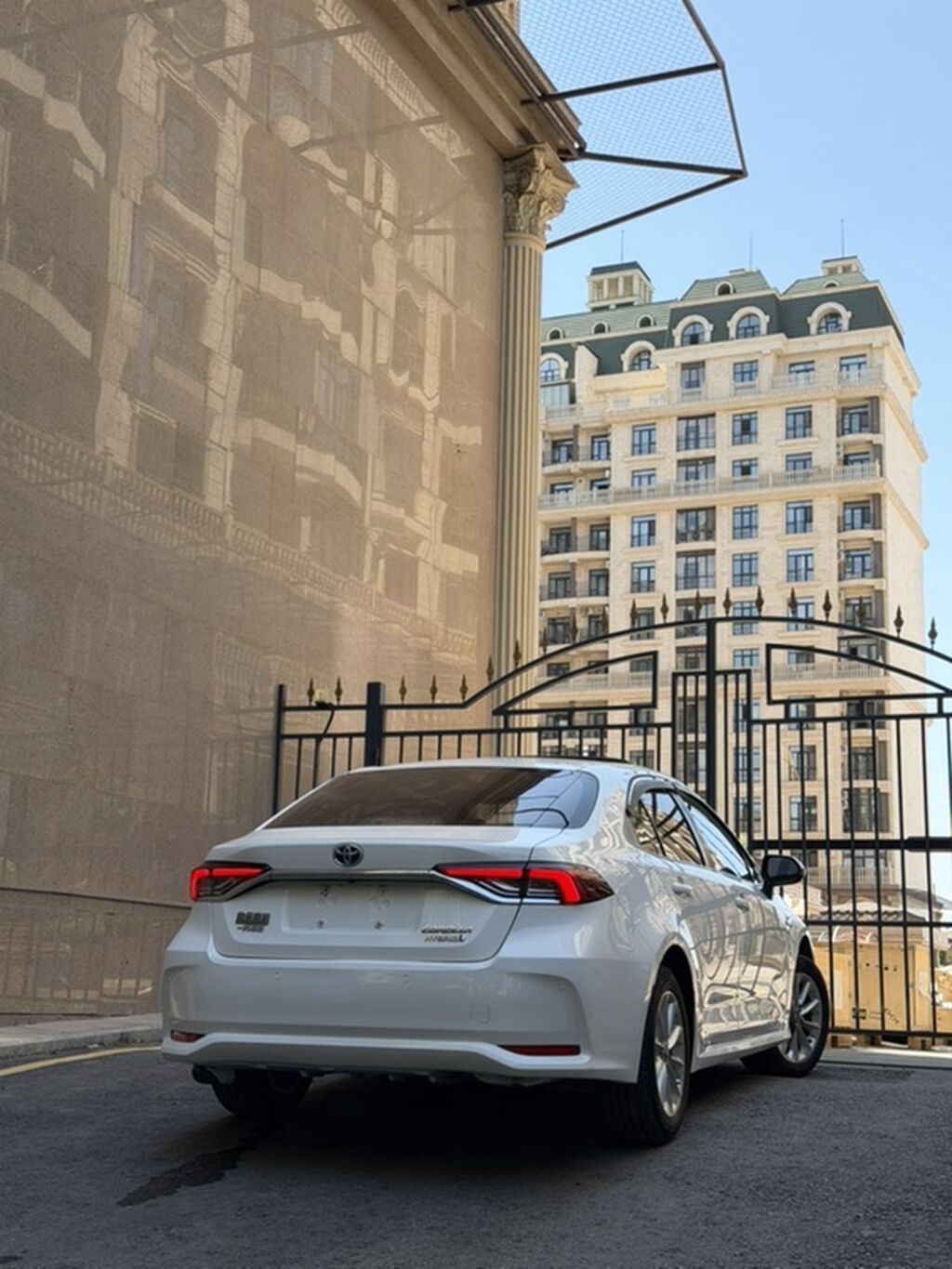 Toyota Corolla: 2021 г., 1.8 л, Автомат, Гибрид, Седан: фото 4