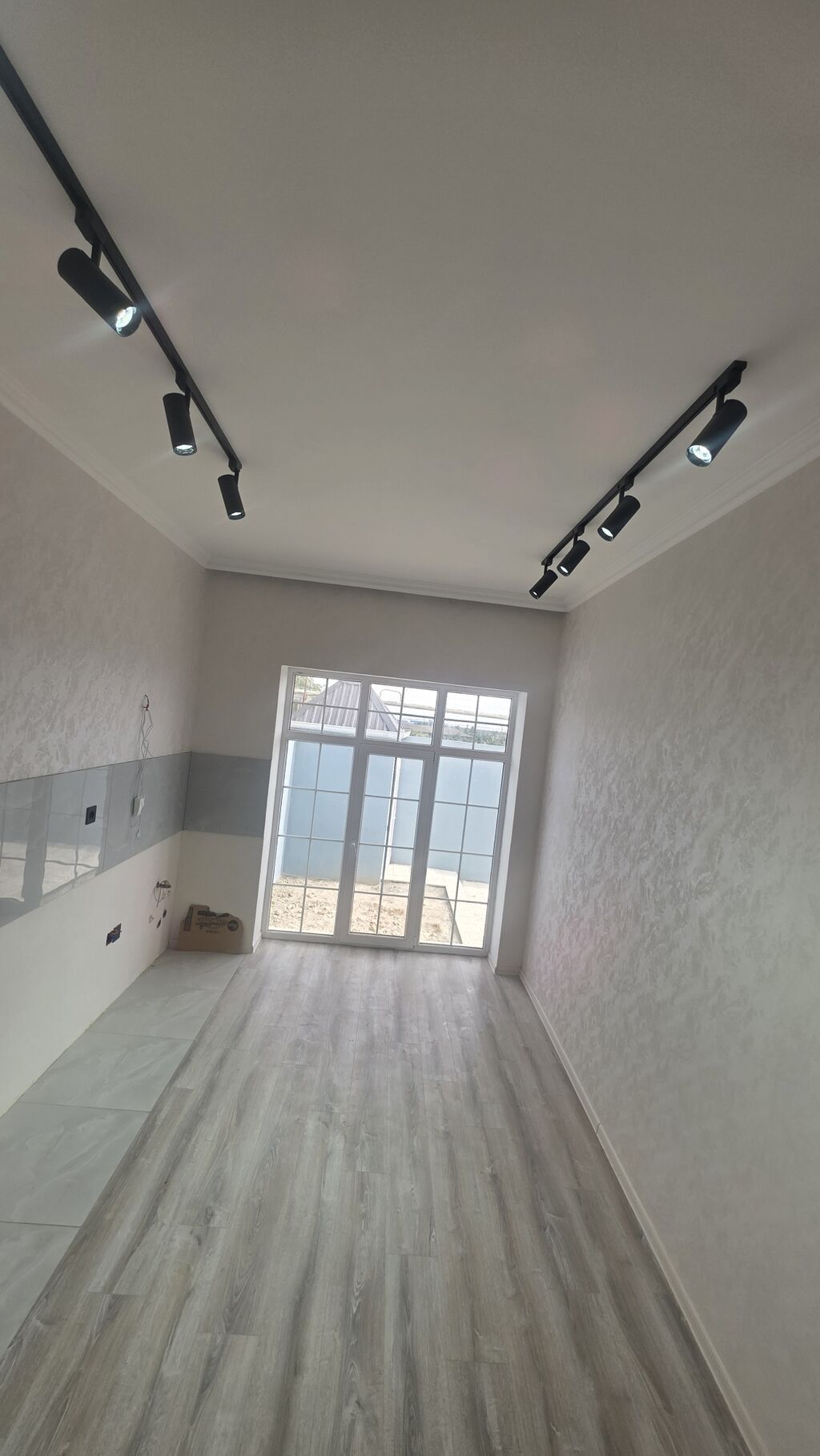 4 otaqlı, 130 kv. m, Yeni təmirli