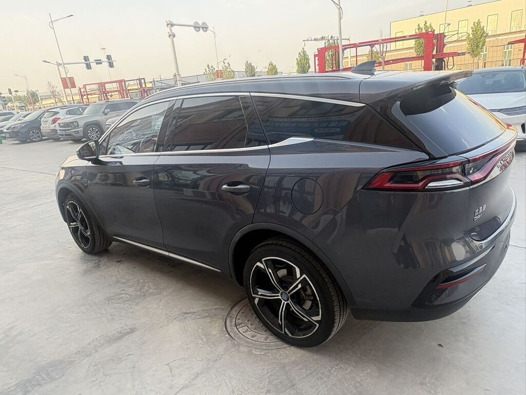 BYD Tang: 2021 г., 1.5 л, Автомат, Гибрид, Кроссовер: фото 6