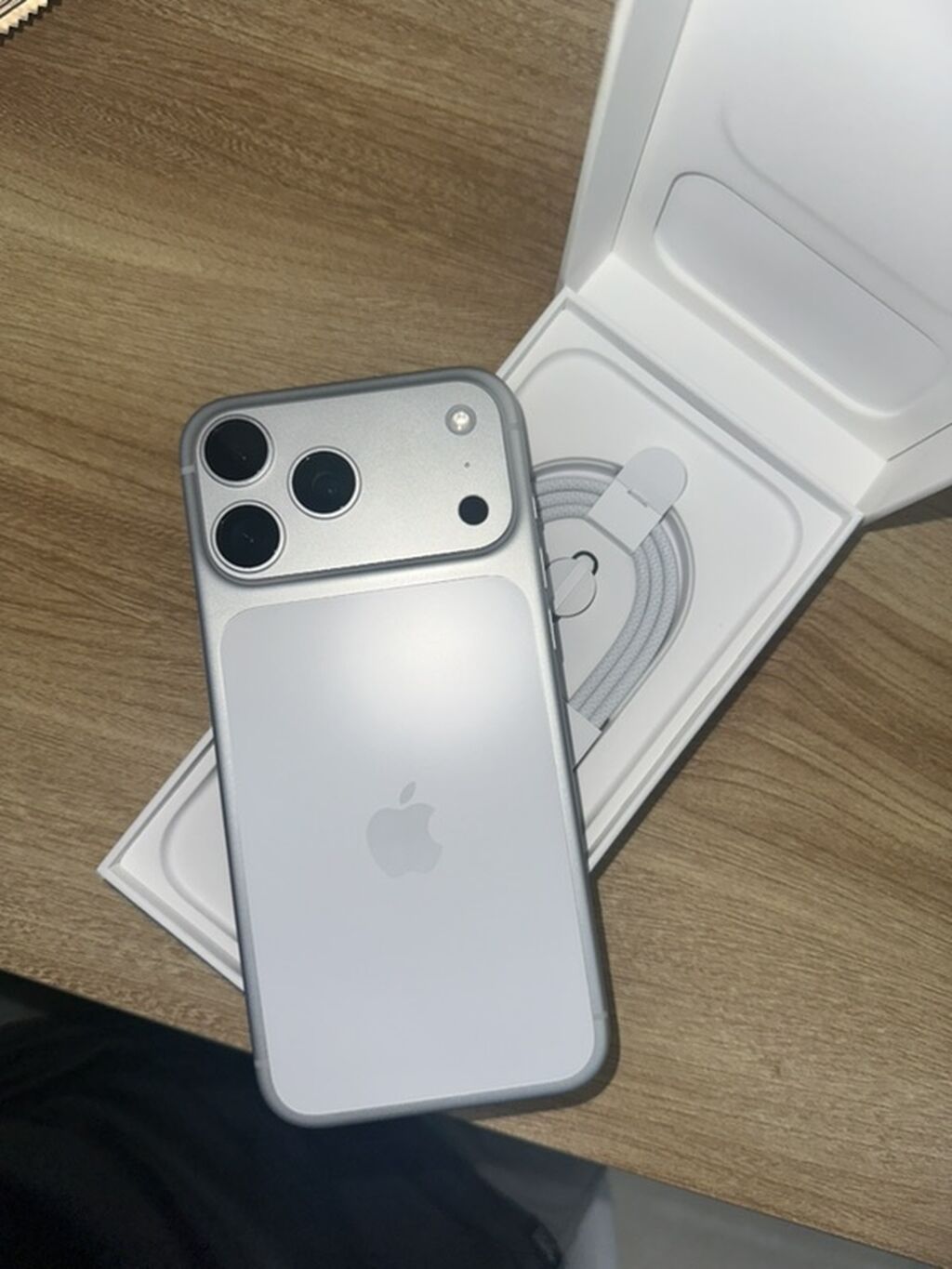 IPhone 17 Pro Max, Б/у, 256 ГБ, Серебристый, Коробка, 100 %: фото 2
