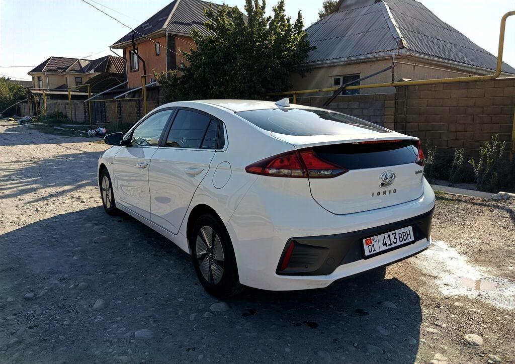 Hyundai Ioniq: 2019 г., 1.6 л, Автомат, Гибрид, Хэтчбэк: фото 4