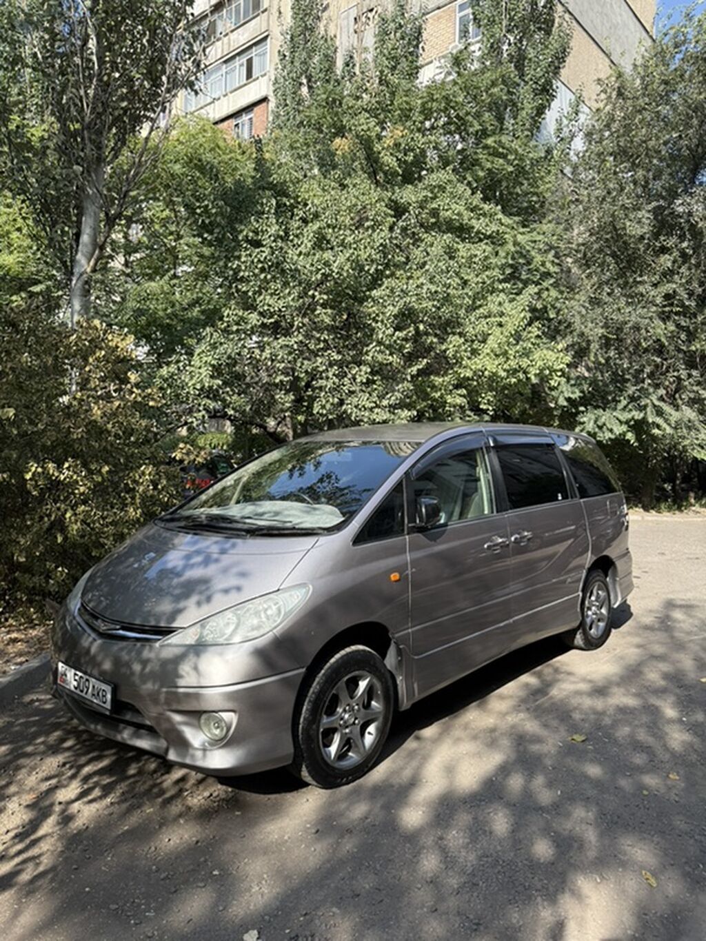 Toyota Estima: 2005 г., 2.4 л, Автомат, Бензин, Минивэн: фото 2