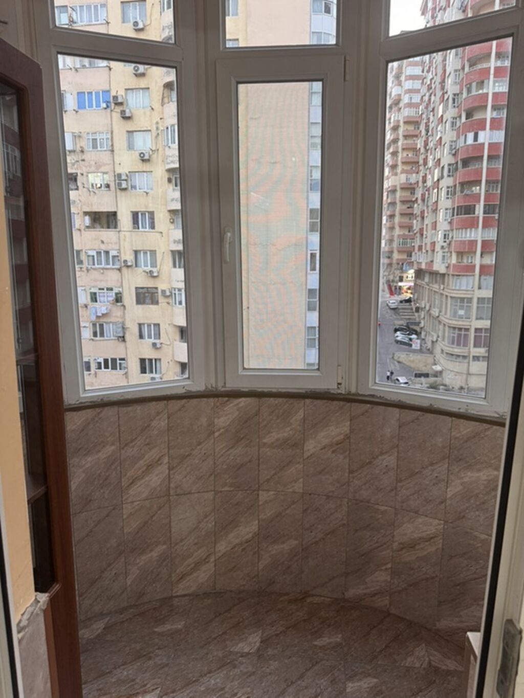 Yeni Yasamal 308 saylı məktəbin yanında qanuni 2 otaq əşyalı mənzil