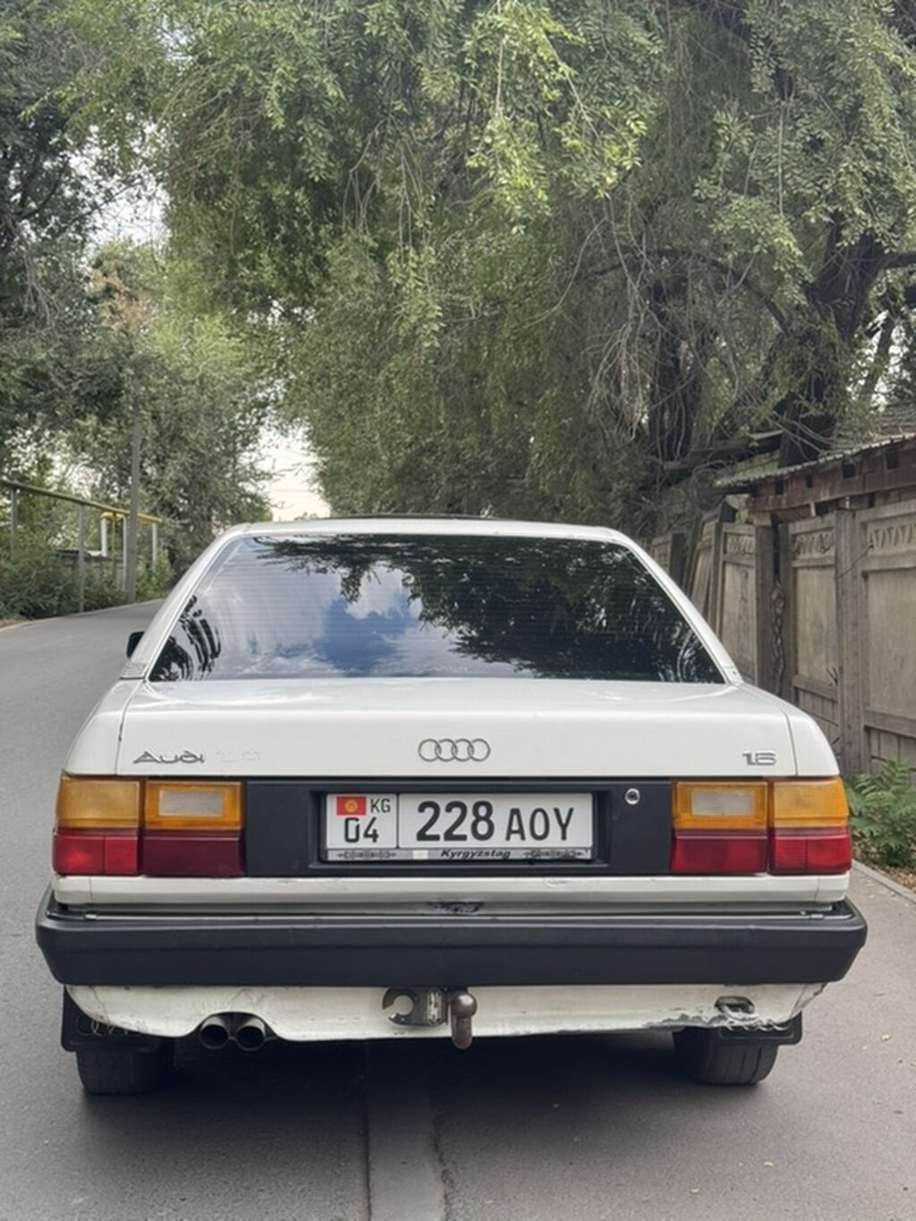 Audi 100: 1990 г., 1.8 л, Механика, Бензин, Лифтбек: фото 2