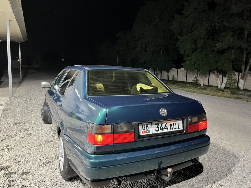 Volkswagen Vento: 1995 г., 1.8 л, Механика, Бензин, Седан — фото 5