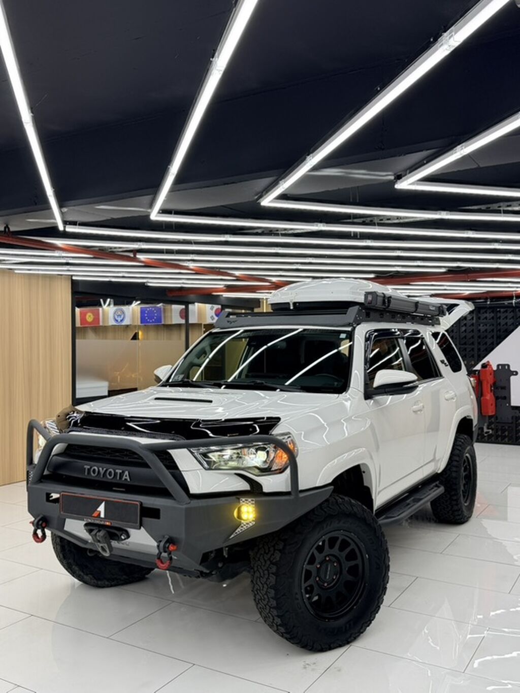 Toyota 4Runner: 2021 г., 4 л, Бензин, Внедорожник: фото 1