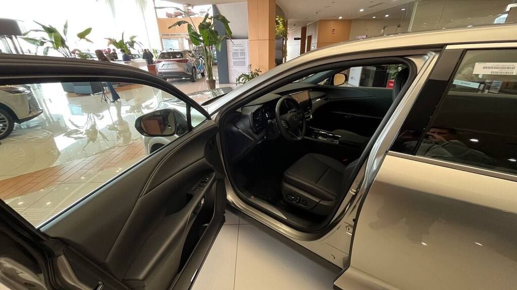 Lexus RX: 2025 г., 2 л, Автомат, Бензин, Кроссовер: фото 7