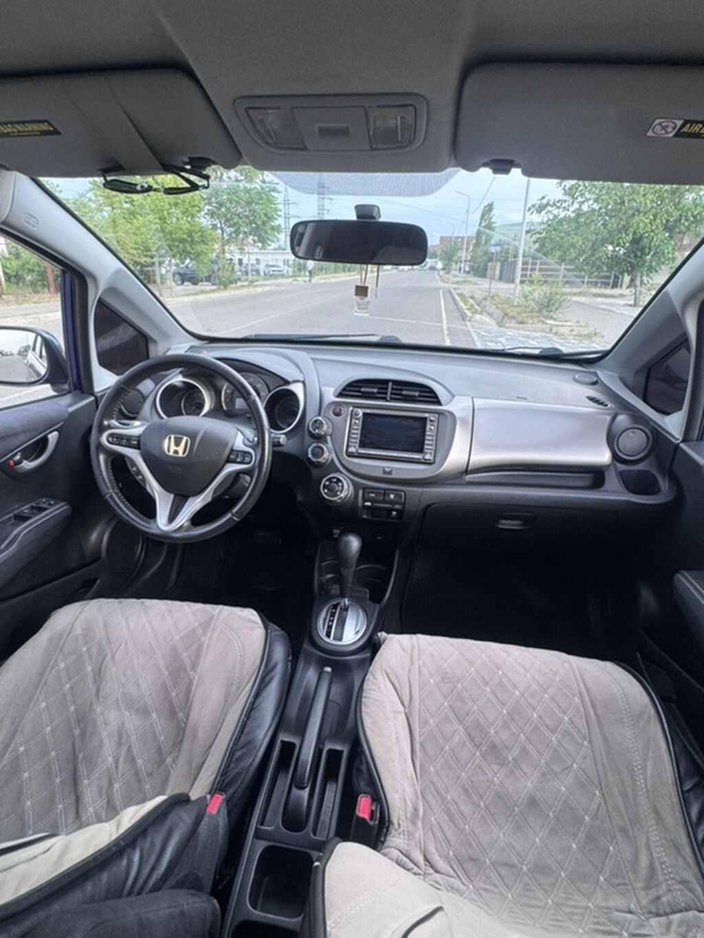 Honda Fit: 2010 г., Автомат, Бензин, Хэтчбэк — фото 7