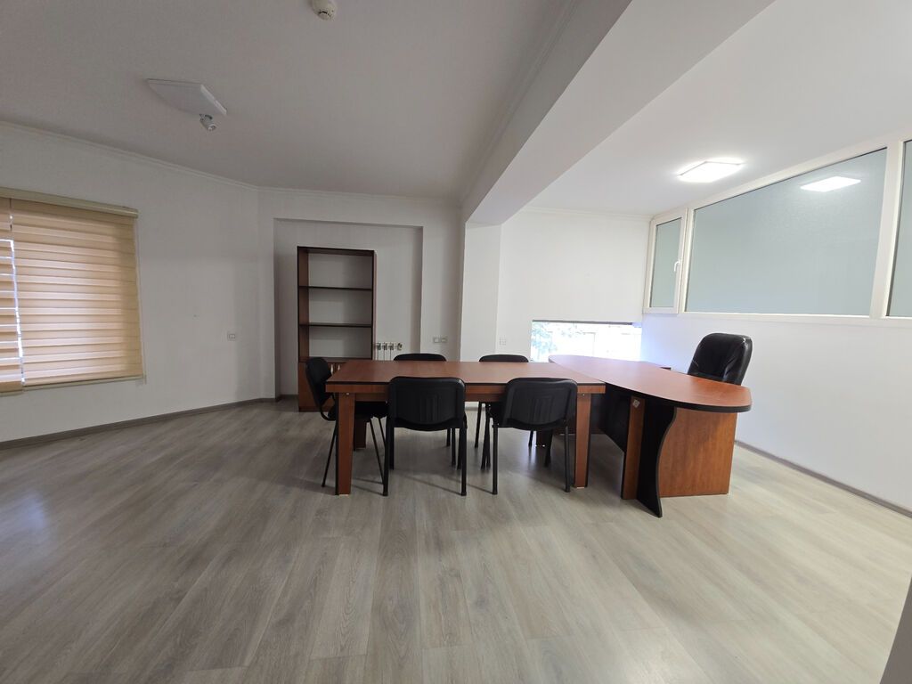 Ağ Şəhər, mərkəzi küçədə ofis icarəsi - Yer: Ağ Şəhərin mərkəzi