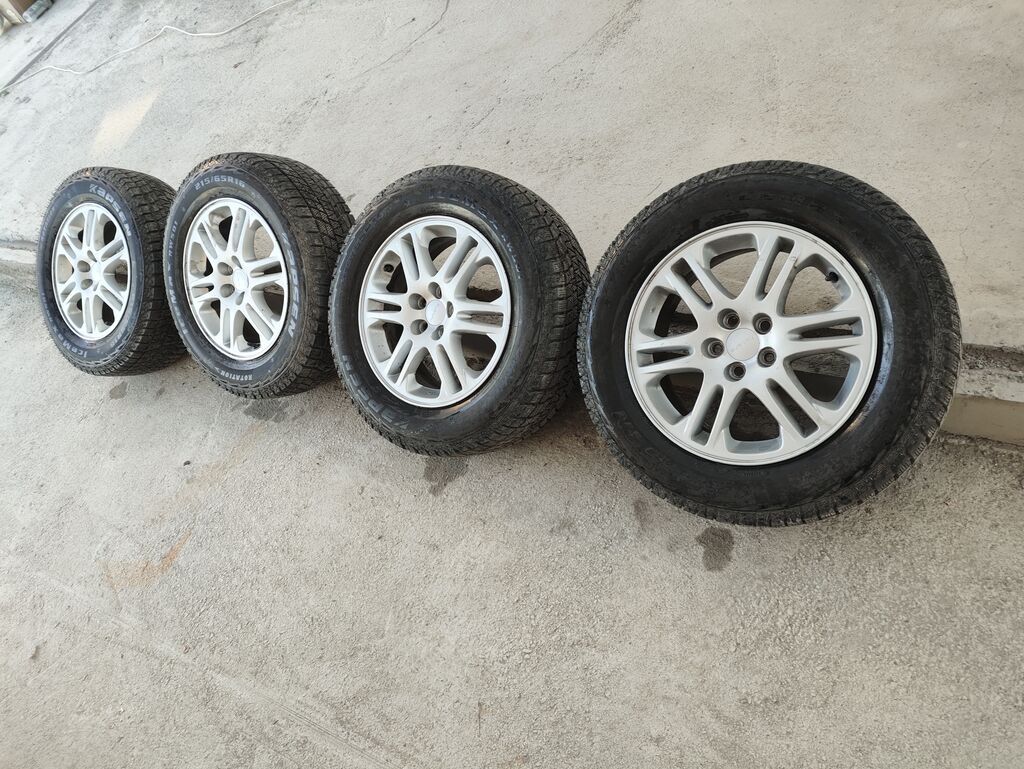 Комплект из 4 зимних колес в сборе: шины 215/65 R16 на литых дисках: фото 1