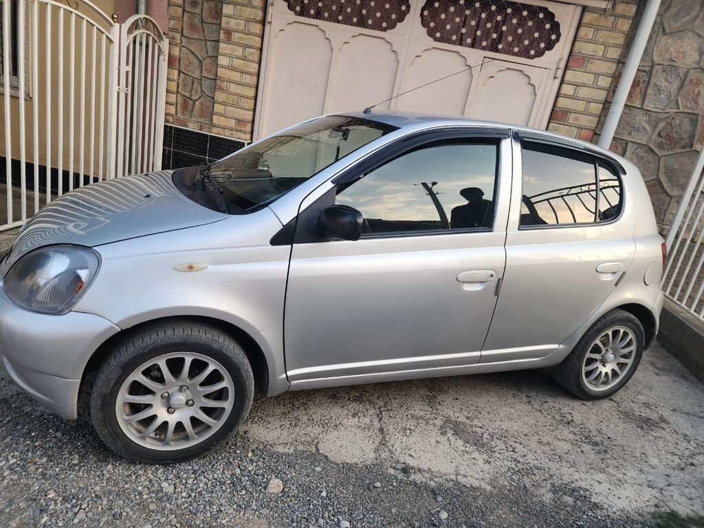 Toyota Yaris: 2001 г., Механика, Бензин, Хэтчбэк — фото 5