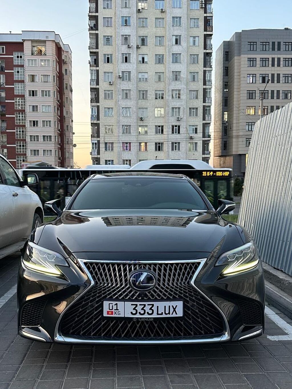Lexus LS: 2019 г., 3.5 л, Гибрид, Седан: фото 2