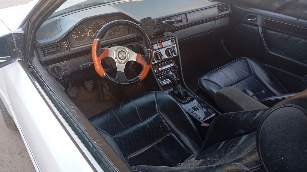 Mercedes-Benz W124: 1991 г., 3 л, Механика, Бензин, Купе: фото 6
