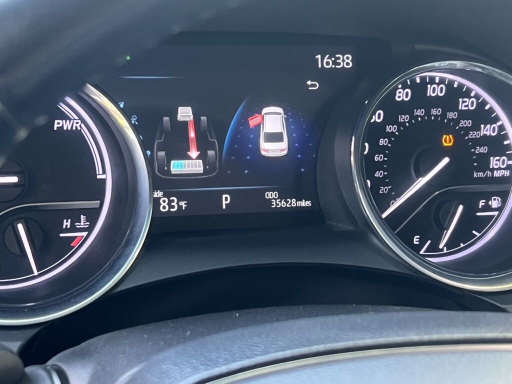 Toyota Camry: 2019 г., 2.5 л, Вариатор, Гибрид, Седан: фото 2