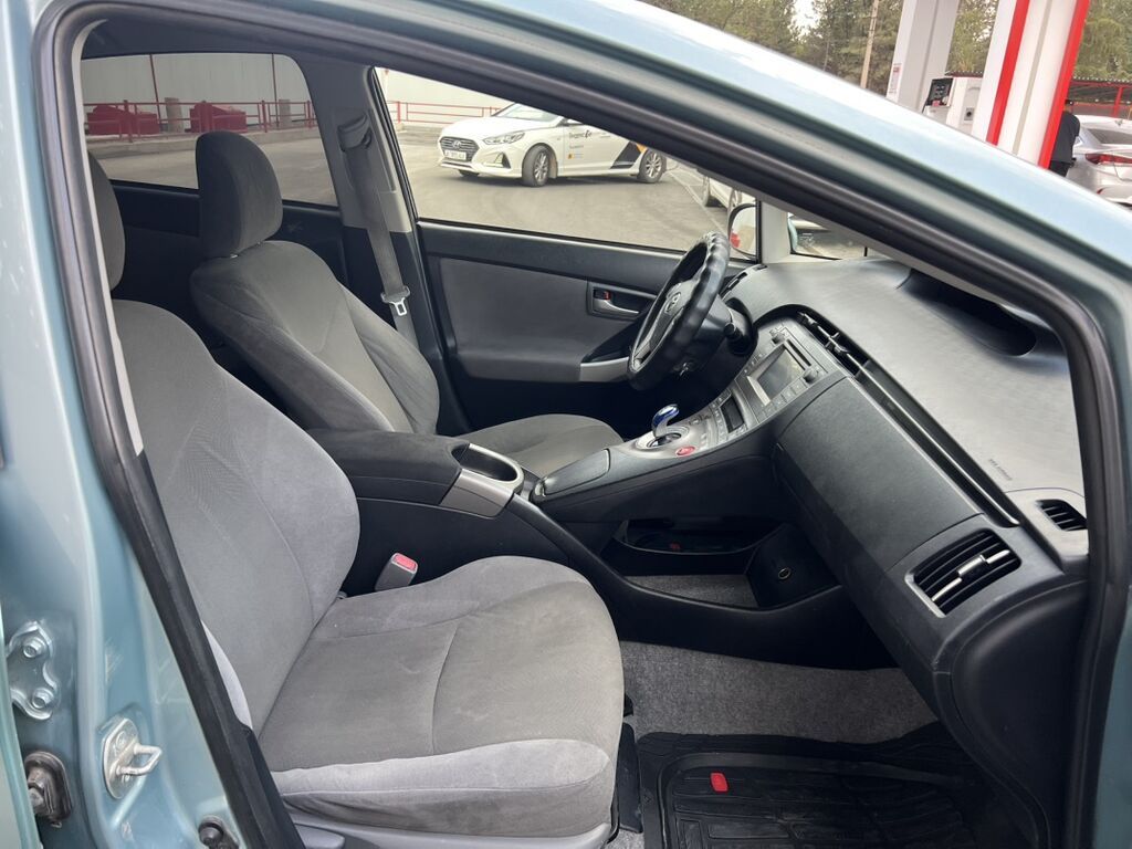 Toyota Prius: 2013 г., 1.8 л, Вариатор, Гибрид, Хэтчбэк: фото 6