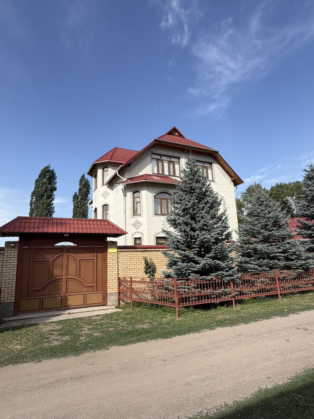 6 комнат и более, 300 м², 15 соток, Бишкек, Собственник: фото 1