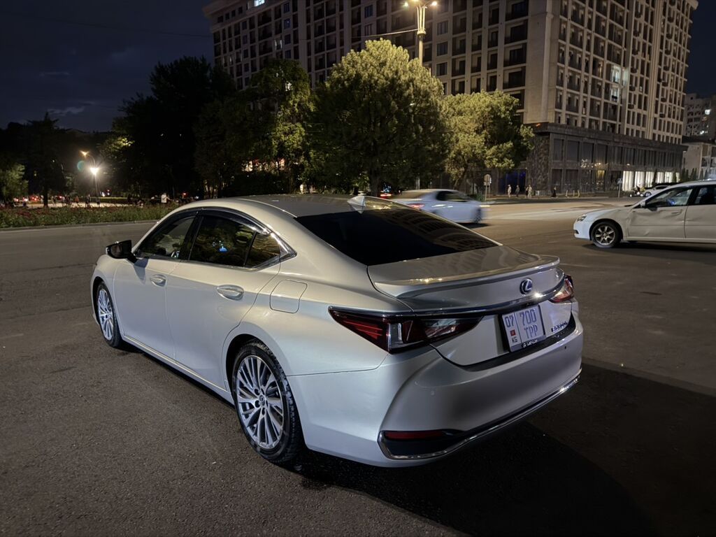 Lexus ES: 2021 г., 2.5 л, Автомат, Гибрид, Седан: фото 2