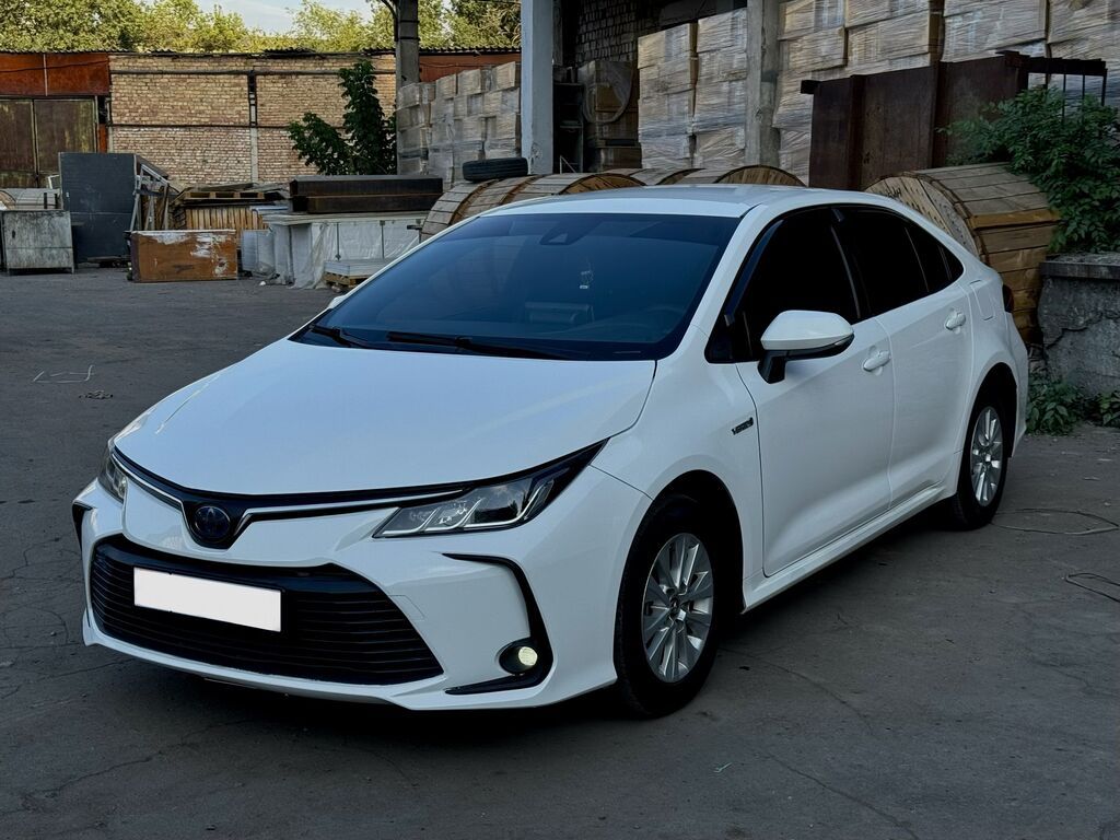Toyota Corolla: 2019 г., 1.8 л, Вариатор, Гибрид, Седан: фото 1
