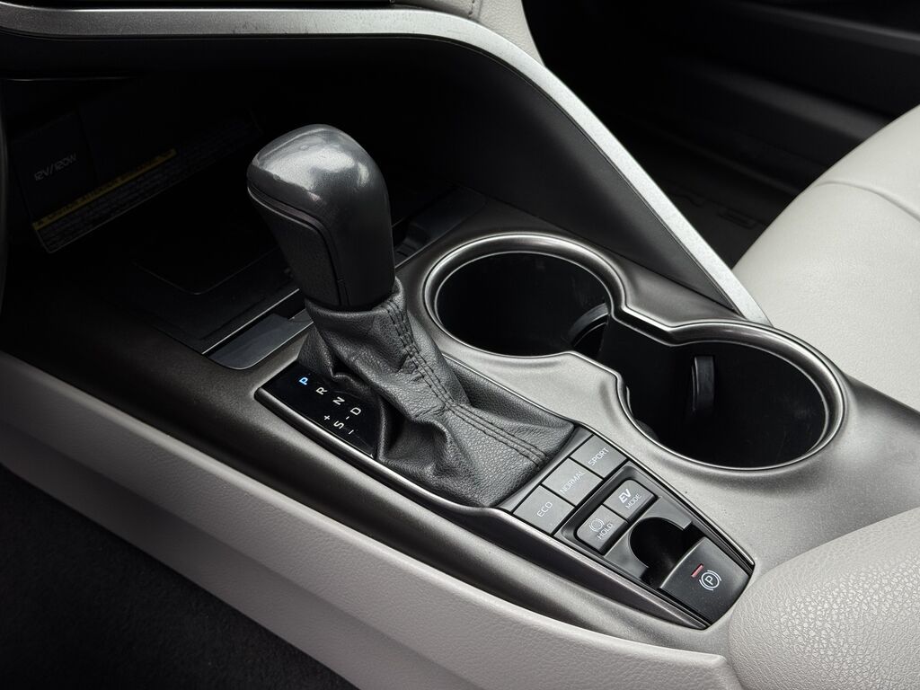 Toyota Camry: 2021 г., 2.5 л, Вариатор, Гибрид, Седан: фото 6