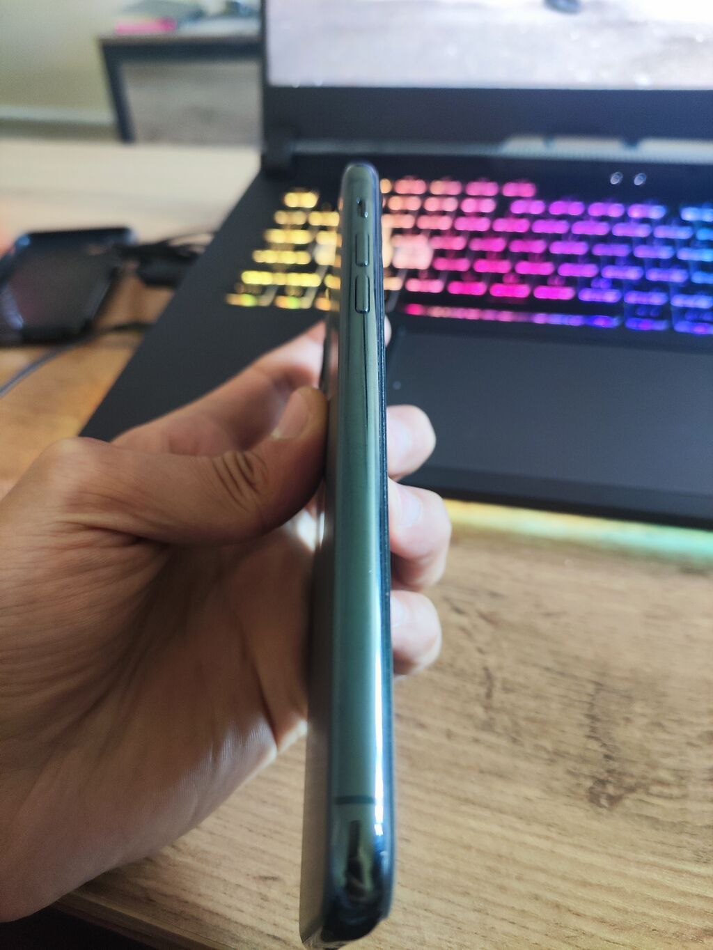 IPhone 11 Pro Max, Б/у, 256 ГБ, Alpine Green, Защитное стекло, Чехол, Кабель, 71 % — фото 4