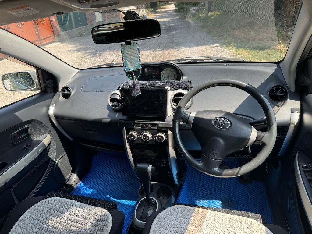 Toyota Ist: 2003 г., 1.3 л, Автомат, Бензин, Хэтчбэк: фото 5